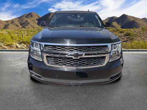 Used 2015 Chevrolet Suburban LT w/ Luxury Package AWD/4WD image 4