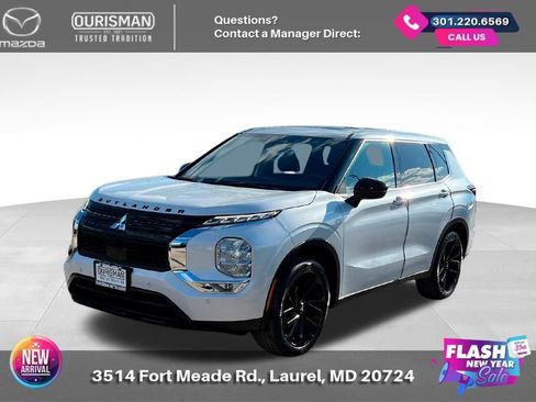 Used 2022 Mitsubishi Outlander SE image 2