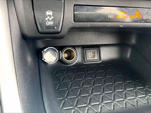 Used 2025 Toyota RAV4 XLE AWD/4WD image 37