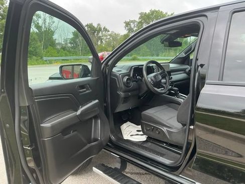 Used 2023 Chevrolet Colorado Trail Boss w/ Technology Package AWD/4WD image 16