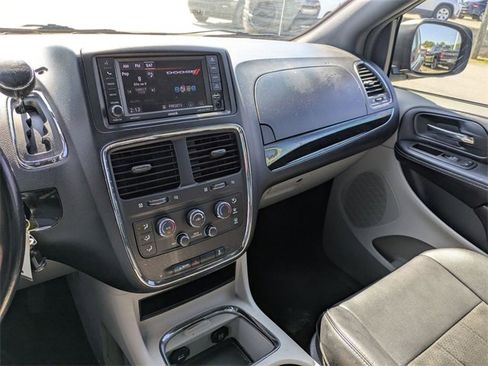Used 2020 Dodge Grand Caravan SXT image 17