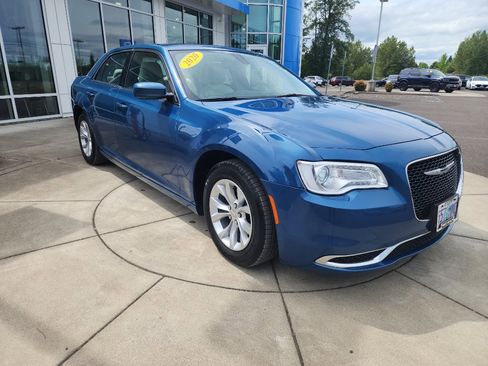 Used 2020 Chrysler 300 Touring image 7