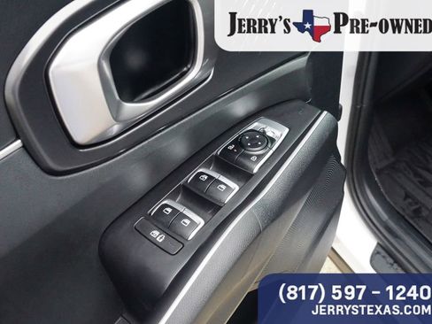 Used 2025 Kia Sorento S image 17