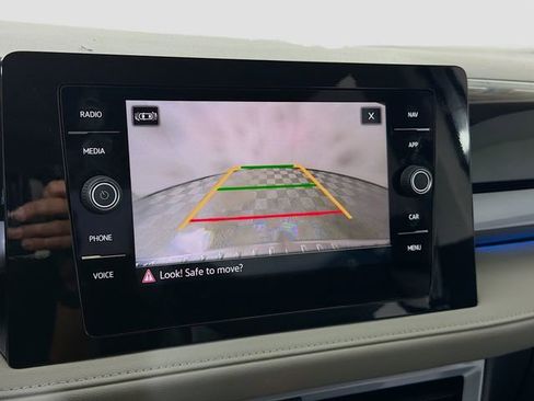 Used 2025 Volkswagen Taos SEL image 17