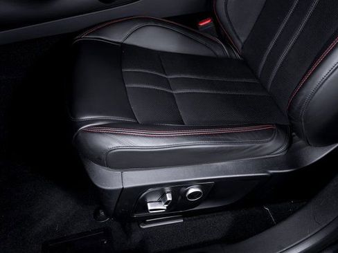 Used 2024 Maserati Levante GT Ultima image 18