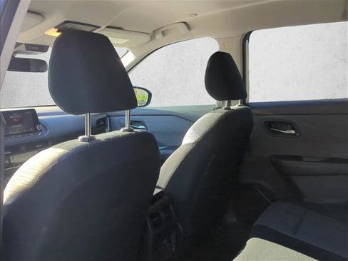 Used 2023 Nissan Rogue SV image 12