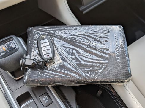 Used 2022 Nissan Pathfinder SL w/ Lighting Package (N92) image 40