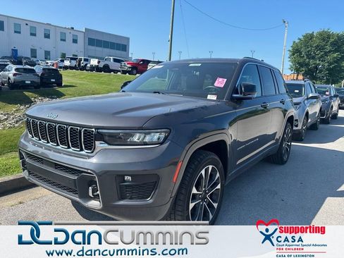 Used 2022 Jeep Grand Cherokee Overland w/ Luxury Tech Group IV AWD/4WD image 1