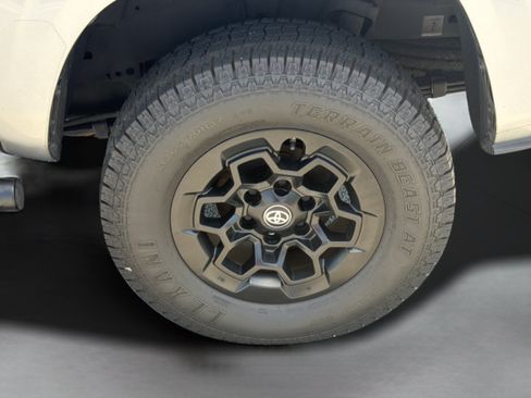 Used 2020 Toyota Tacoma SR5 RWD image 22
