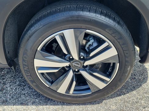 Certified 2025 Nissan Rogue SL FWD image 9