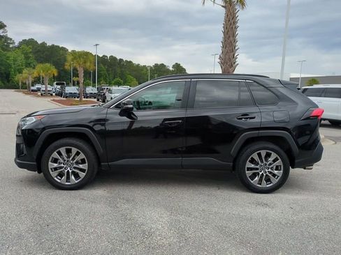 Used 2019 Toyota RAV4 XLE Premium w/ Cold Weather Package FWD image 7