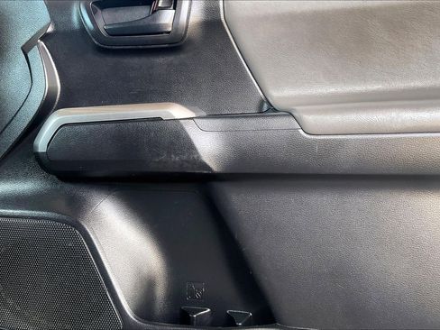 Used 2019 Toyota Tacoma SR5 AWD/4WD image 19