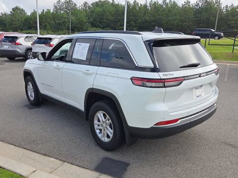 Used 2025 Jeep Grand Cherokee Laredo w/ MOPAR Finishing Package RWD image 9