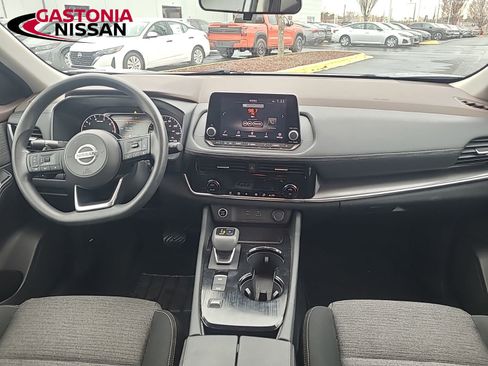 Used 2021 Nissan Rogue SV image 27