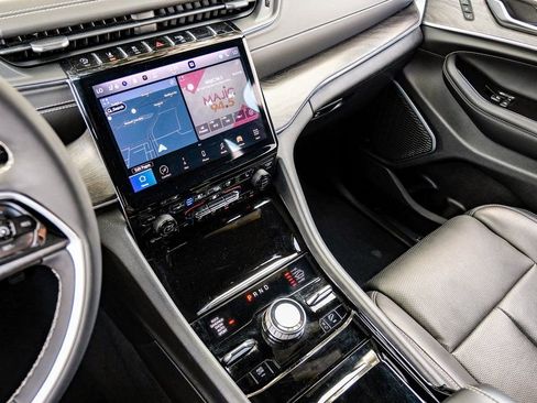 Used 2023 Jeep Grand Cherokee Overland w/ Luxury Tech Group IV image 32