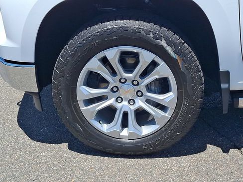 Used 2026 Chevrolet Silverado 1500 LTZ AWD/4WD image 8