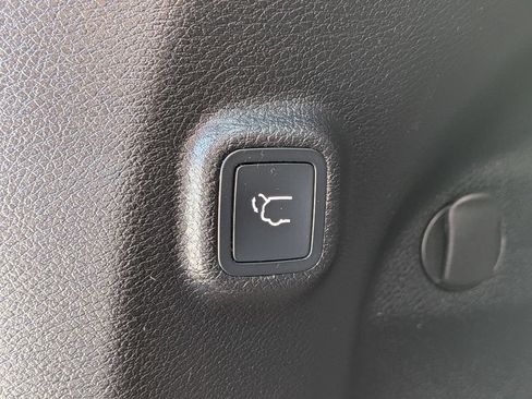 Certified 2021 Jeep Cherokee Latitude Lux w/ Sun & Sound Group AWD/4WD image 9
