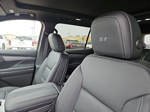 New 2026 Buick Enclave Sport Touring w/ Power Package FWD image 11