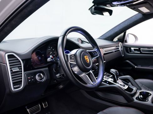 Used 2022 Porsche Cayenne GTS AWD/4WD image 4