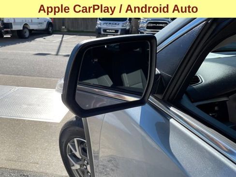 Used 2023 GMC Acadia SLE w/ Driver Convenience Package image 8