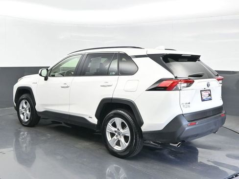 Used 2021 Toyota RAV4 XLE w/ Convenience Package AWD/4WD image 3