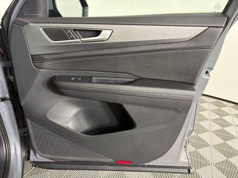 Used 2024 Volkswagen Atlas Cross Sport SE image 36