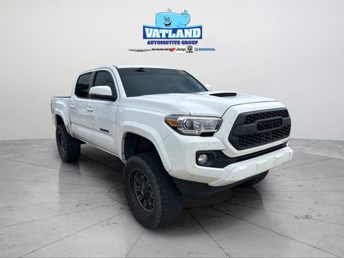 Used 2020 Toyota Tacoma TRD Sport AWD/4WD image 22