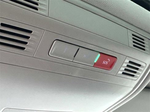 Certified 2022 Volkswagen Tiguan SE w/ Panoramic Sunroof Package image 25