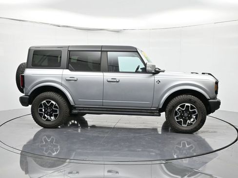 Used 2023 Ford Bronco Outer Banks image 4