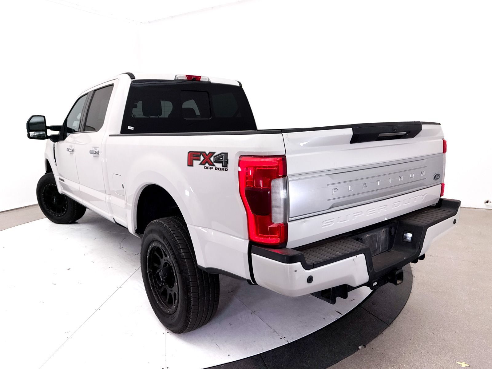 Used 2018 Ford F250 Platinum w/ Platinum Ultimate Package AWD/4WD image 8
