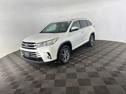 Used 2019 Toyota Highlander XLE w/ Protection Package #3 AWD/4WD image 3