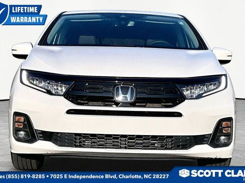 Used 2025 Honda Odyssey Touring image 2