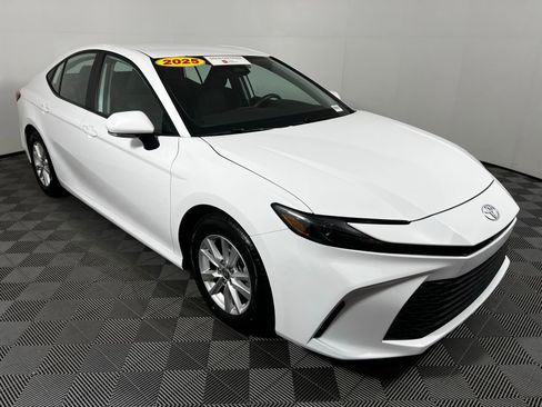 Certified 2025 Toyota Camry LE image 3