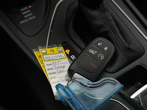 Certified 2021 Jeep Cherokee Latitude Lux w/ Comfort/Convenience Group image 40