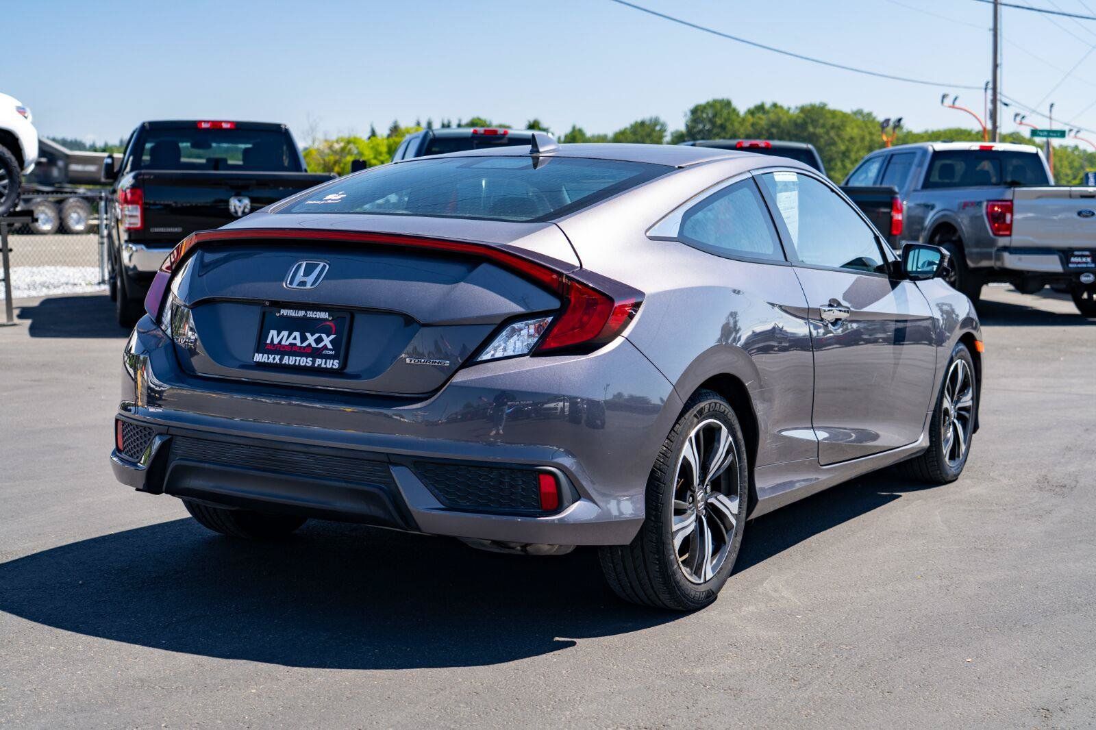 Used 2017 Honda Civic Touring image 7