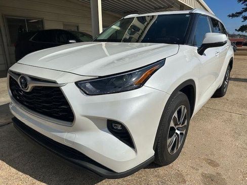 Used 2023 Toyota Highlander XLE FWD image 9