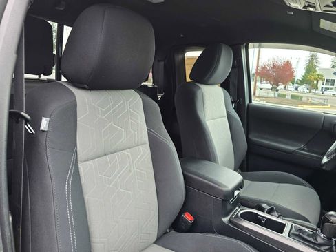 Used 2021 Toyota Tacoma TRD Off-Road w/ TRD Premium Off Road Package image 11