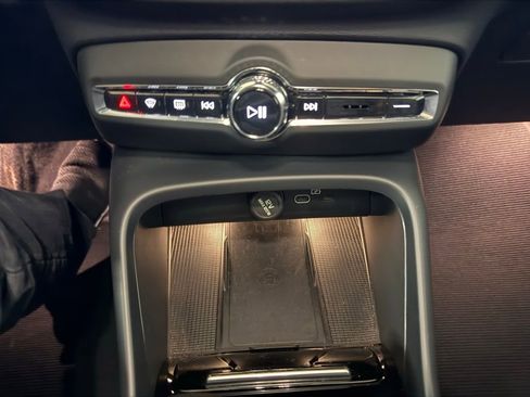 Used 2023 Volvo C40 P8 Recharge Ultimate image 14