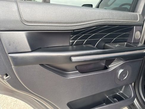 Used 2019 Ford Expedition Platinum image 23