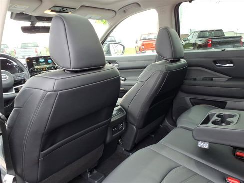 Used 2025 Nissan Pathfinder Platinum w/ Cargo Package AWD/4WD image 27