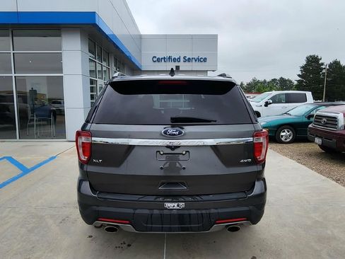Used 2018 Ford Explorer XLT AWD/4WD image 5