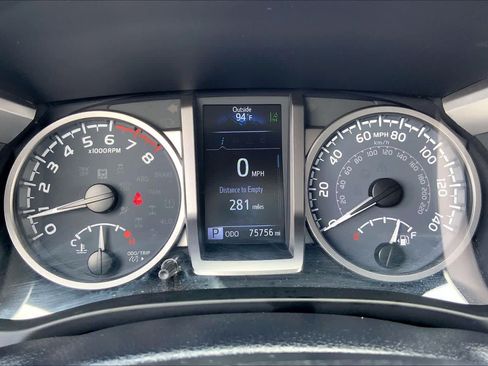 Used 2022 Toyota Tacoma SR5 AWD/4WD image 25