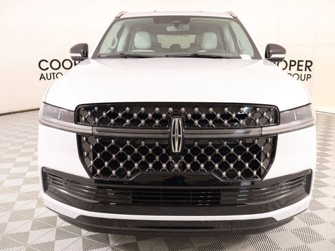 New 2026 Lincoln Navigator L Black Label AWD/4WD image 10