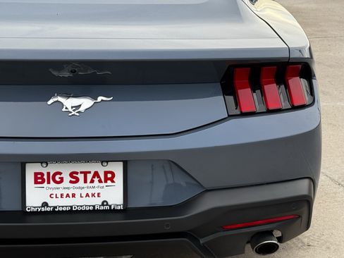 Used 2025 Ford Mustang Coupe RWD image 10