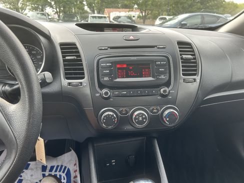 Used 2017 Kia Forte LX image 11