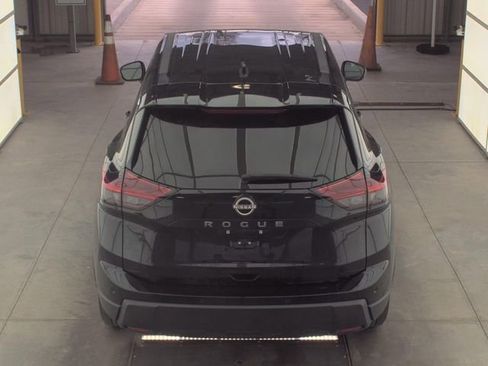 Used 2024 Nissan Rogue S image 3