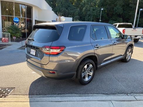 Used 2025 Honda Pilot EX-L image 3