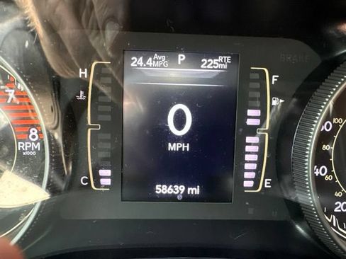 Used 2020 Jeep Cherokee Latitude Plus w/ Cold Weather Group AWD/4WD image 3