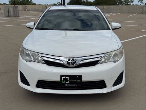 Used 2012 Toyota Camry LE FWD image 2