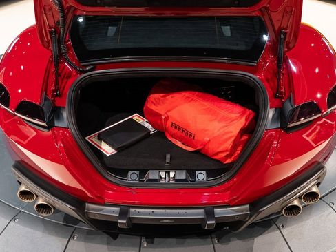 Used 2021 Ferrari Roma image 21